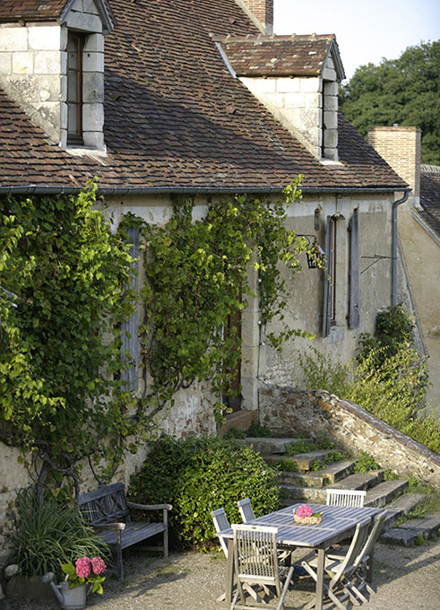 La facade de notre maison d'hôtes au soleil se situant dans le Perche en Normandie dans l'Orne près de Nogent le Rotrou, La Ferté-Bernard et Belleme