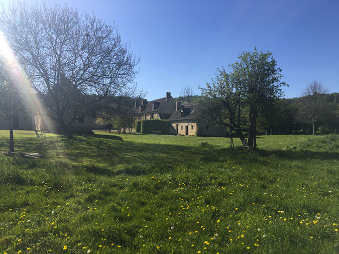 Notre gîte et nos chambres d'hôtes sont situés au coeur du Perche près de Mamers (Sarthe - 72), de Bellême (Orne - 61) et de Nogent le Rotrou (Eure et Loir - 28), entre Le Mans, Chartres et Alençon.