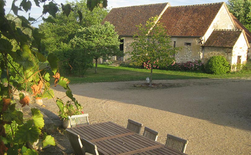 Dès l'arrivée des beaux jours, vous pouvez prendre votre petit-déjeuner en terrasse dans notre gîte rural dans le Perche (Orne - Normandie - 61) qui est proche de Paris entre Mamers (72), Bellême (61), Nogent Le Rotrou (28) et La Ferté-Bernard (72)